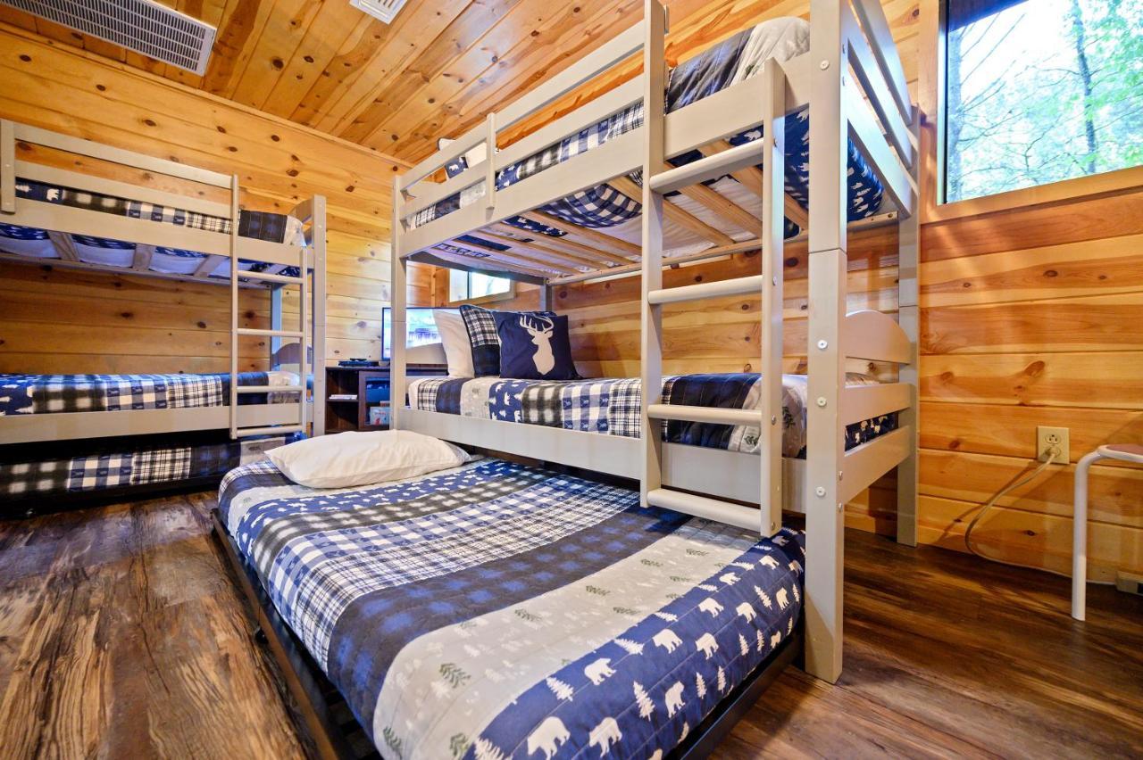 Hickory Bear - Cabin Surrounded By Pines, Sleeps 10, Hot Tub, Fire Pit, Arcade, Foosball Table & Deck Slide Broken Bow Exteriör bild