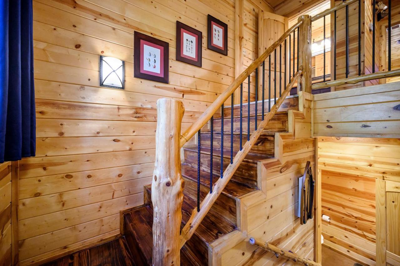 Hickory Bear - Cabin Surrounded By Pines, Sleeps 10, Hot Tub, Fire Pit, Arcade, Foosball Table & Deck Slide Broken Bow Exteriör bild