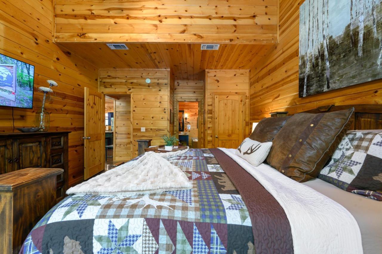 Hickory Bear - Cabin Surrounded By Pines, Sleeps 10, Hot Tub, Fire Pit, Arcade, Foosball Table & Deck Slide Broken Bow Exteriör bild