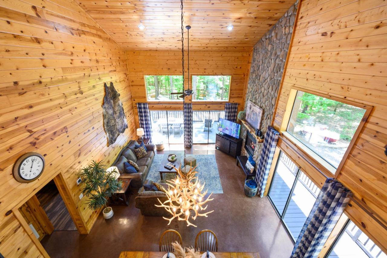 Hickory Bear - Cabin Surrounded By Pines, Sleeps 10, Hot Tub, Fire Pit, Arcade, Foosball Table & Deck Slide Broken Bow Exteriör bild