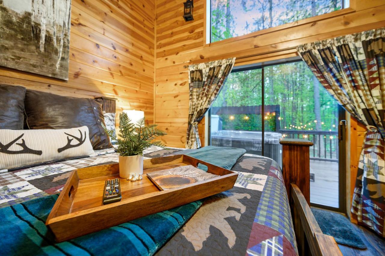 Hickory Bear - Cabin Surrounded By Pines, Sleeps 10, Hot Tub, Fire Pit, Arcade, Foosball Table & Deck Slide Broken Bow Exteriör bild