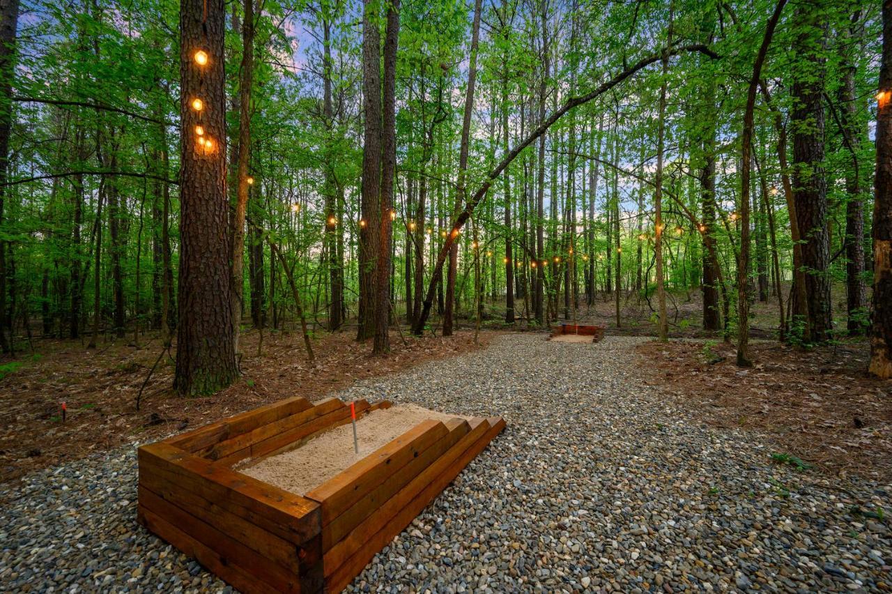 Hickory Bear - Cabin Surrounded By Pines, Sleeps 10, Hot Tub, Fire Pit, Arcade, Foosball Table & Deck Slide Broken Bow Exteriör bild