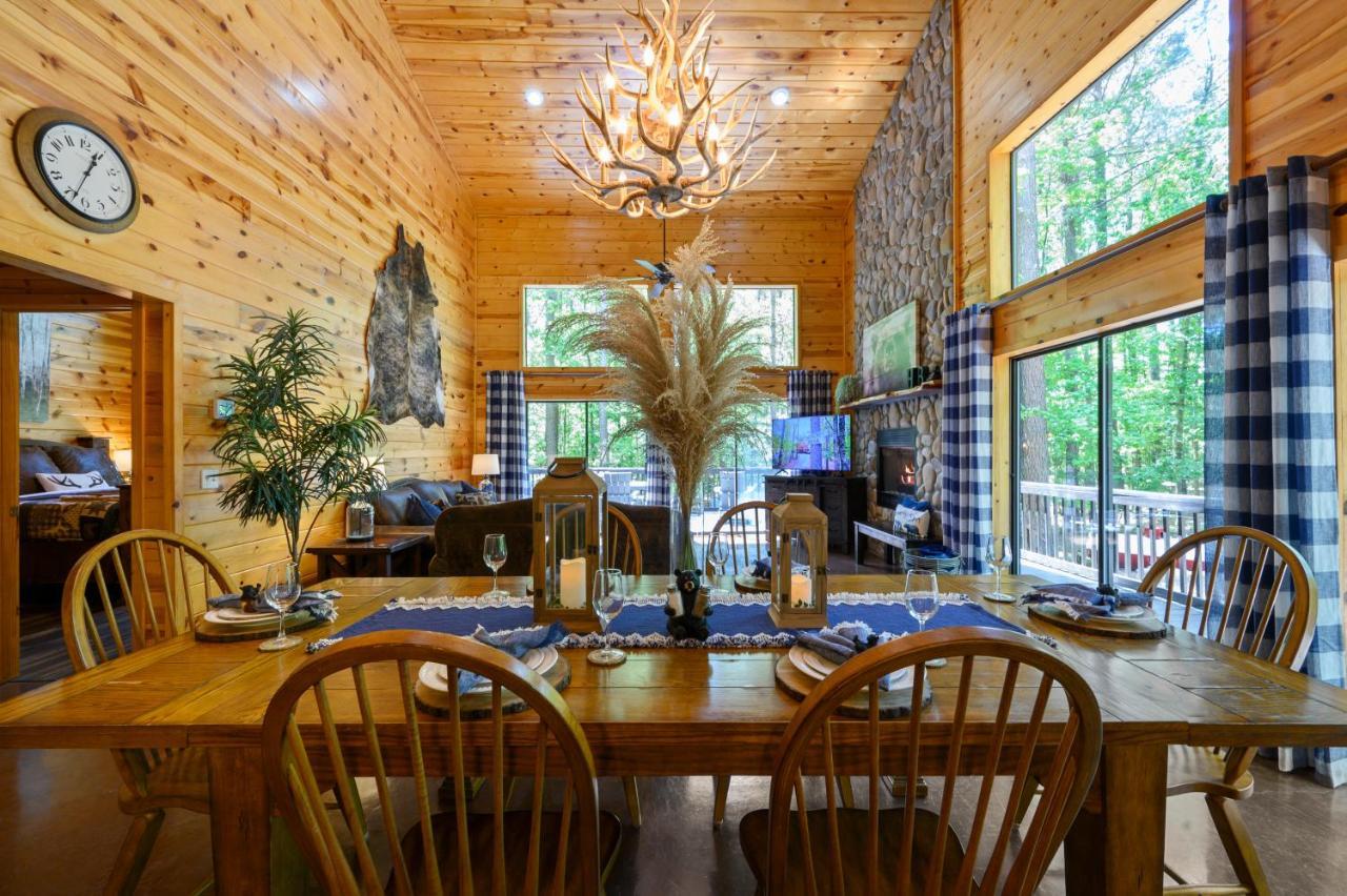 Hickory Bear - Cabin Surrounded By Pines, Sleeps 10, Hot Tub, Fire Pit, Arcade, Foosball Table & Deck Slide Broken Bow Exteriör bild