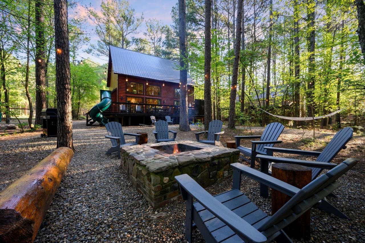 Hickory Bear - Cabin Surrounded By Pines, Sleeps 10, Hot Tub, Fire Pit, Arcade, Foosball Table & Deck Slide Broken Bow Exteriör bild