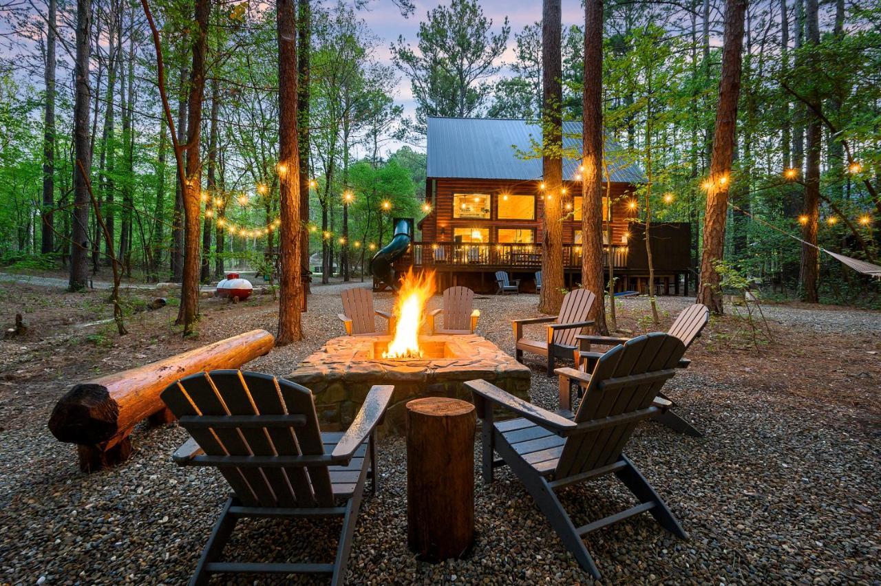 Hickory Bear - Cabin Surrounded By Pines, Sleeps 10, Hot Tub, Fire Pit, Arcade, Foosball Table & Deck Slide Broken Bow Exteriör bild