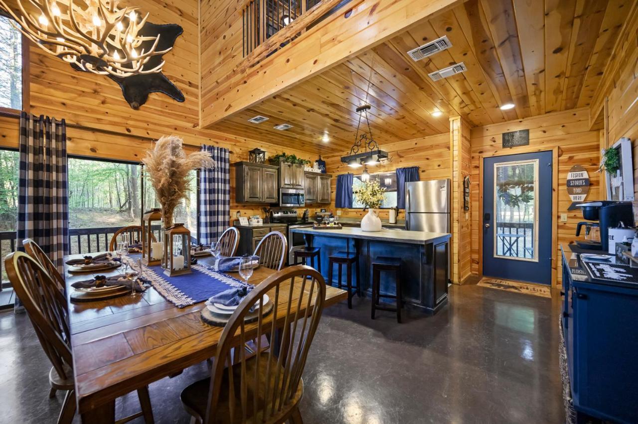 Hickory Bear - Cabin Surrounded By Pines, Sleeps 10, Hot Tub, Fire Pit, Arcade, Foosball Table & Deck Slide Broken Bow Exteriör bild