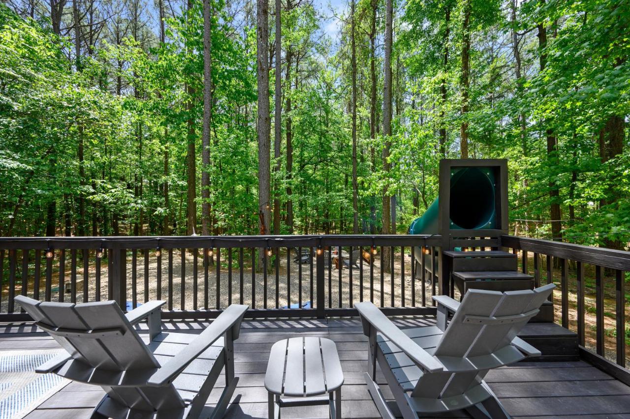 Hickory Bear - Cabin Surrounded By Pines, Sleeps 10, Hot Tub, Fire Pit, Arcade, Foosball Table & Deck Slide Broken Bow Exteriör bild