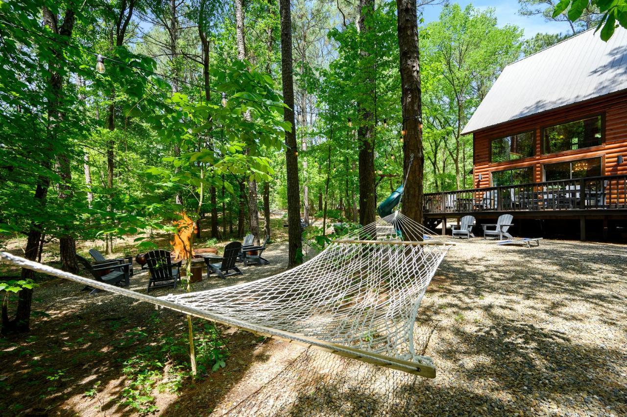 Hickory Bear - Cabin Surrounded By Pines, Sleeps 10, Hot Tub, Fire Pit, Arcade, Foosball Table & Deck Slide Broken Bow Exteriör bild