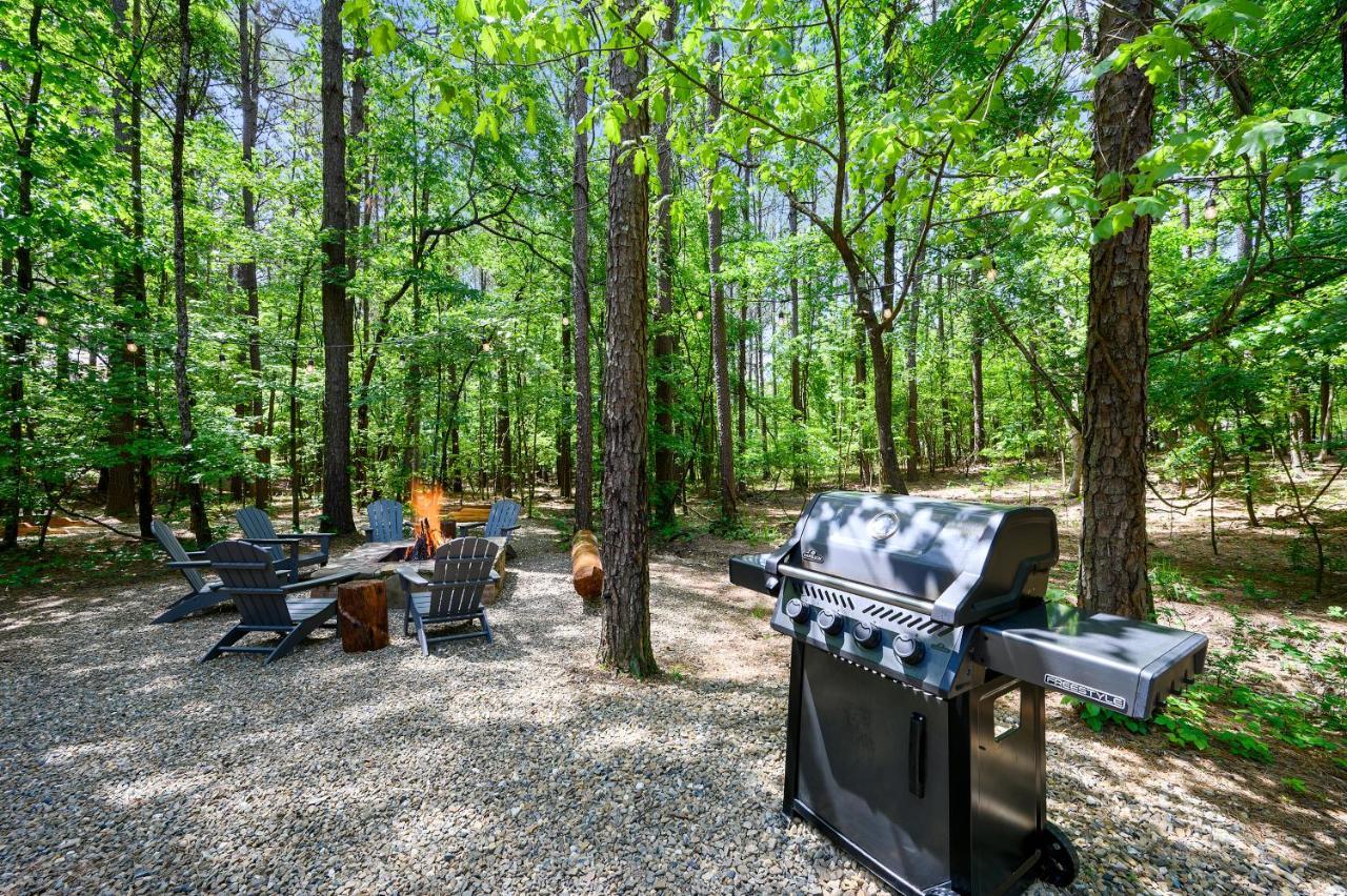 Hickory Bear - Cabin Surrounded By Pines, Sleeps 10, Hot Tub, Fire Pit, Arcade, Foosball Table & Deck Slide Broken Bow Exteriör bild