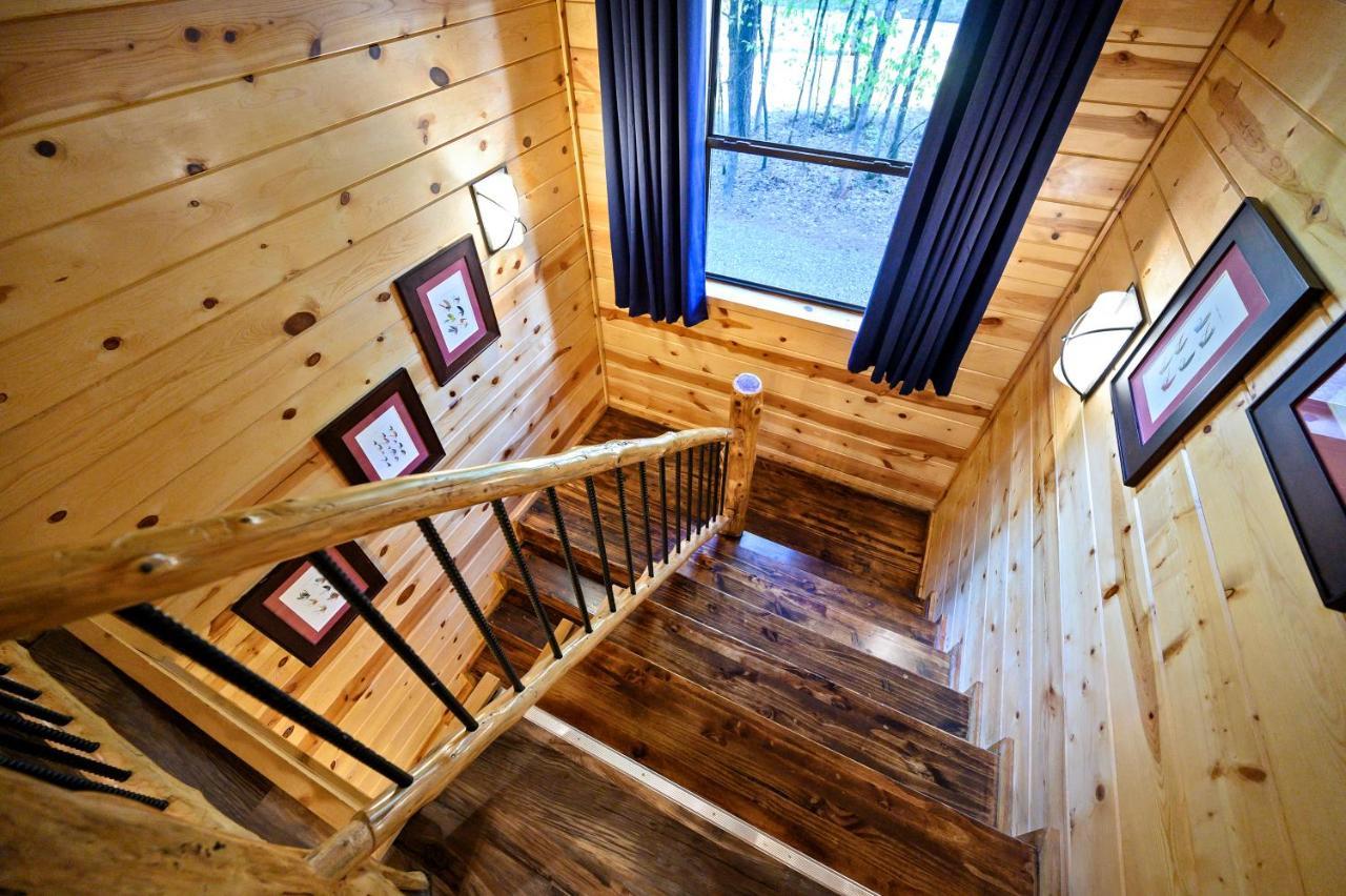 Hickory Bear - Cabin Surrounded By Pines, Sleeps 10, Hot Tub, Fire Pit, Arcade, Foosball Table & Deck Slide Broken Bow Exteriör bild