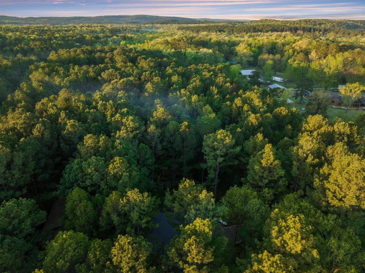 Hickory Bear - Cabin Surrounded By Pines, Sleeps 10, Hot Tub, Fire Pit, Arcade, Foosball Table & Deck Slide Broken Bow Exteriör bild