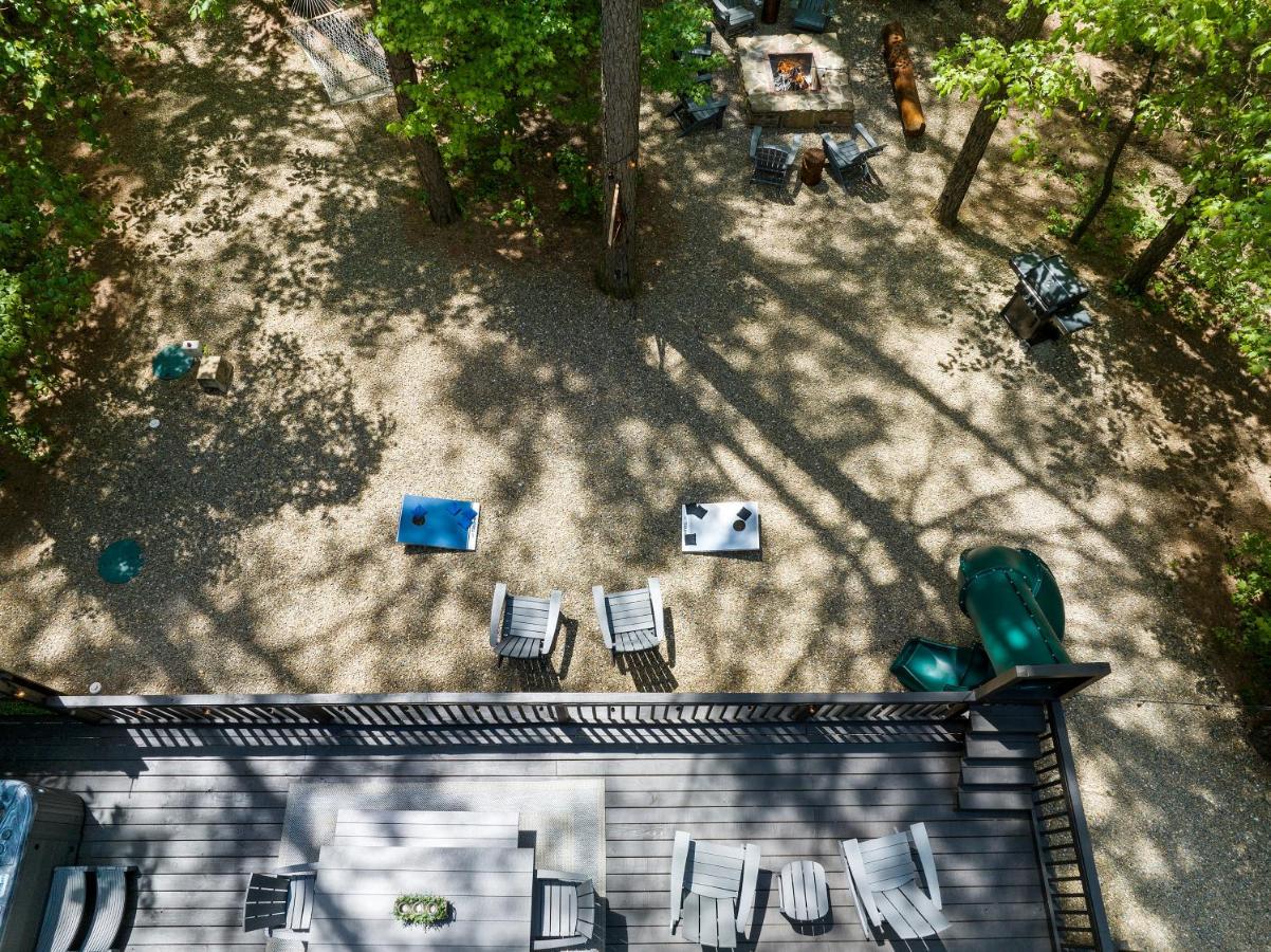 Hickory Bear - Cabin Surrounded By Pines, Sleeps 10, Hot Tub, Fire Pit, Arcade, Foosball Table & Deck Slide Broken Bow Exteriör bild
