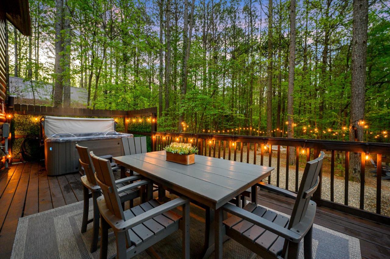 Hickory Bear - Cabin Surrounded By Pines, Sleeps 10, Hot Tub, Fire Pit, Arcade, Foosball Table & Deck Slide Broken Bow Exteriör bild