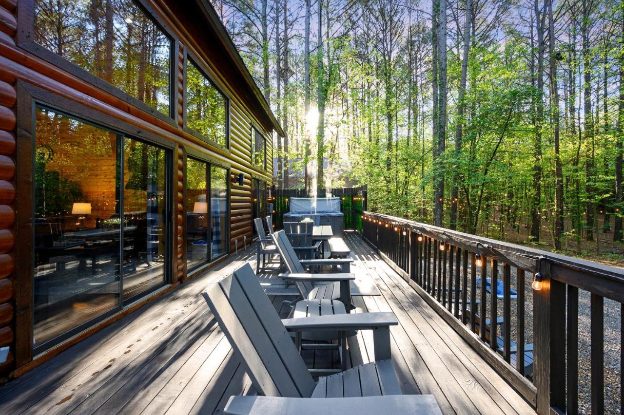 Hickory Bear - Cabin Surrounded By Pines, Sleeps 10, Hot Tub, Fire Pit, Arcade, Foosball Table & Deck Slide Broken Bow Exteriör bild
